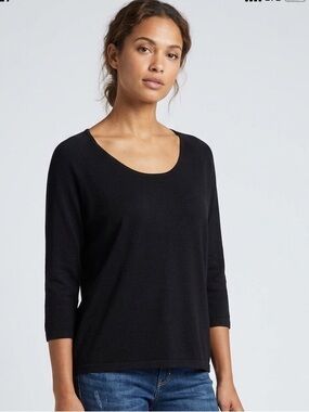 Bebe Y2K Black Top with 3/4 Length  Sleeves scoop neck in Nylon/Rayon Sze Medium